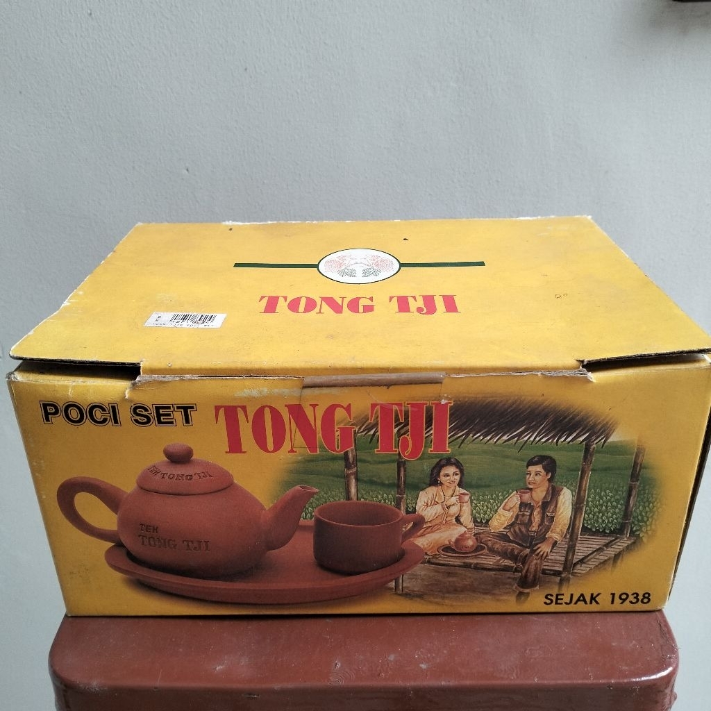 Poci set Tong Tji tanah liat jadul