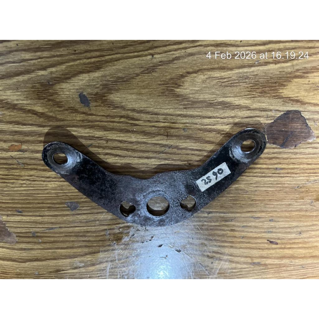 BRAKET DUDUKAN SPIDOMETER YAMAHA L2G DELUXE /2590