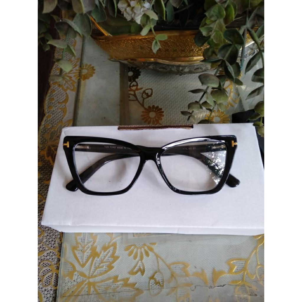 Kacamata frame cat eye semi kotak *T*F*