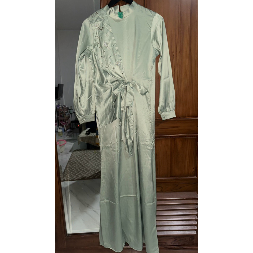 Preloved Dress Silk Satin Sage Green Baju Kondangan Pesta