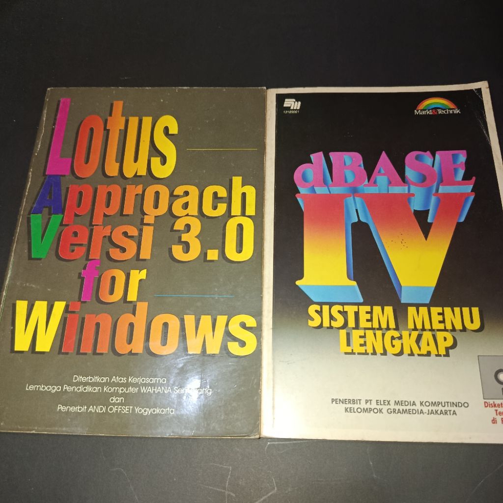 [PAKET HEMAT VINTAGE] 2 Buku Komputer Jadul 90-an (Lotus Approach & dBASE IV) - Koleksi/Properti