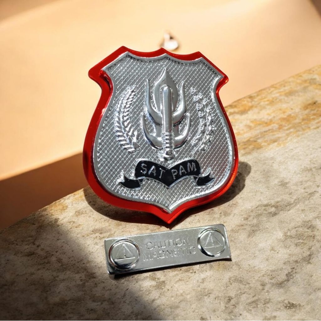 pin lencana satpam kewenangan besar security akrilic magnet