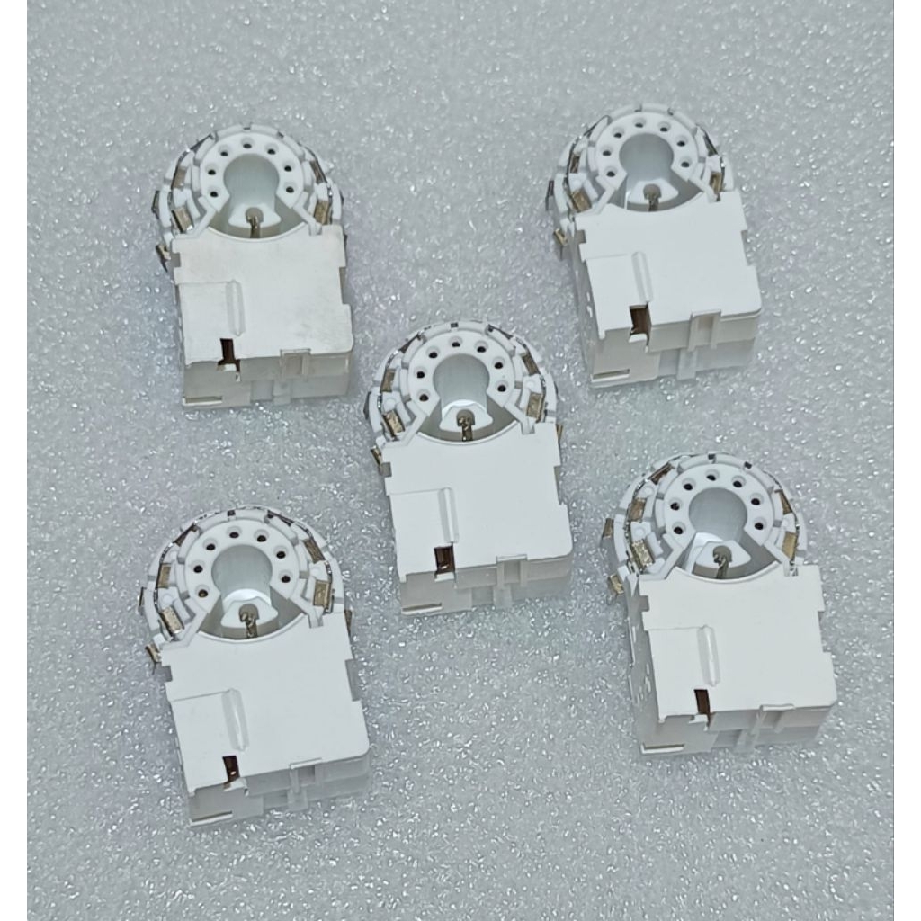 socket CRT TV tabung CGC 8 pin kaki