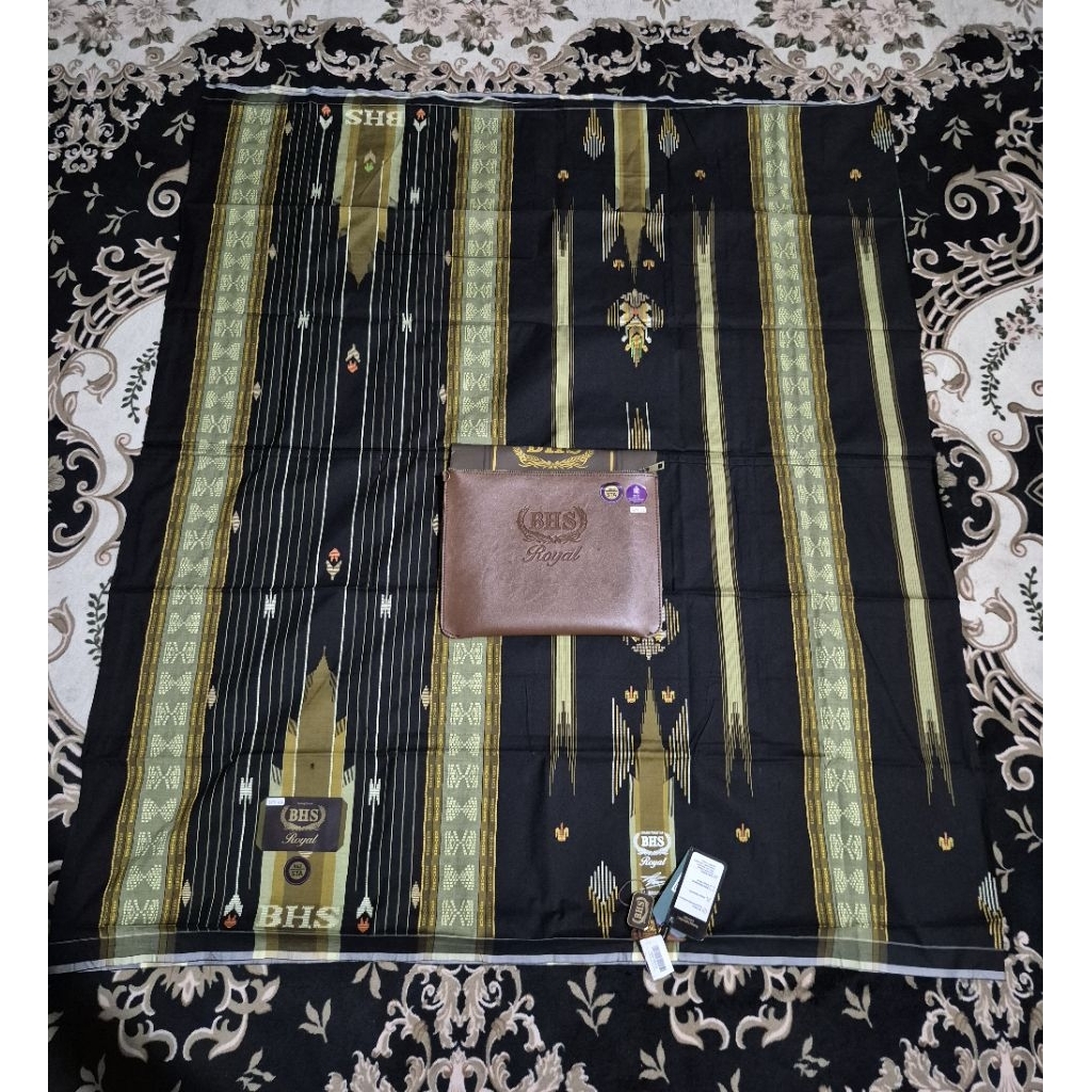 sarung bhs royal sta gold hitam kombinasi emas