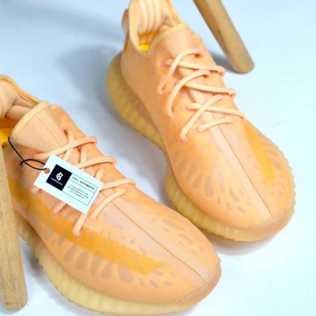 YEEZY BOOST 350v2 MONOCLAY