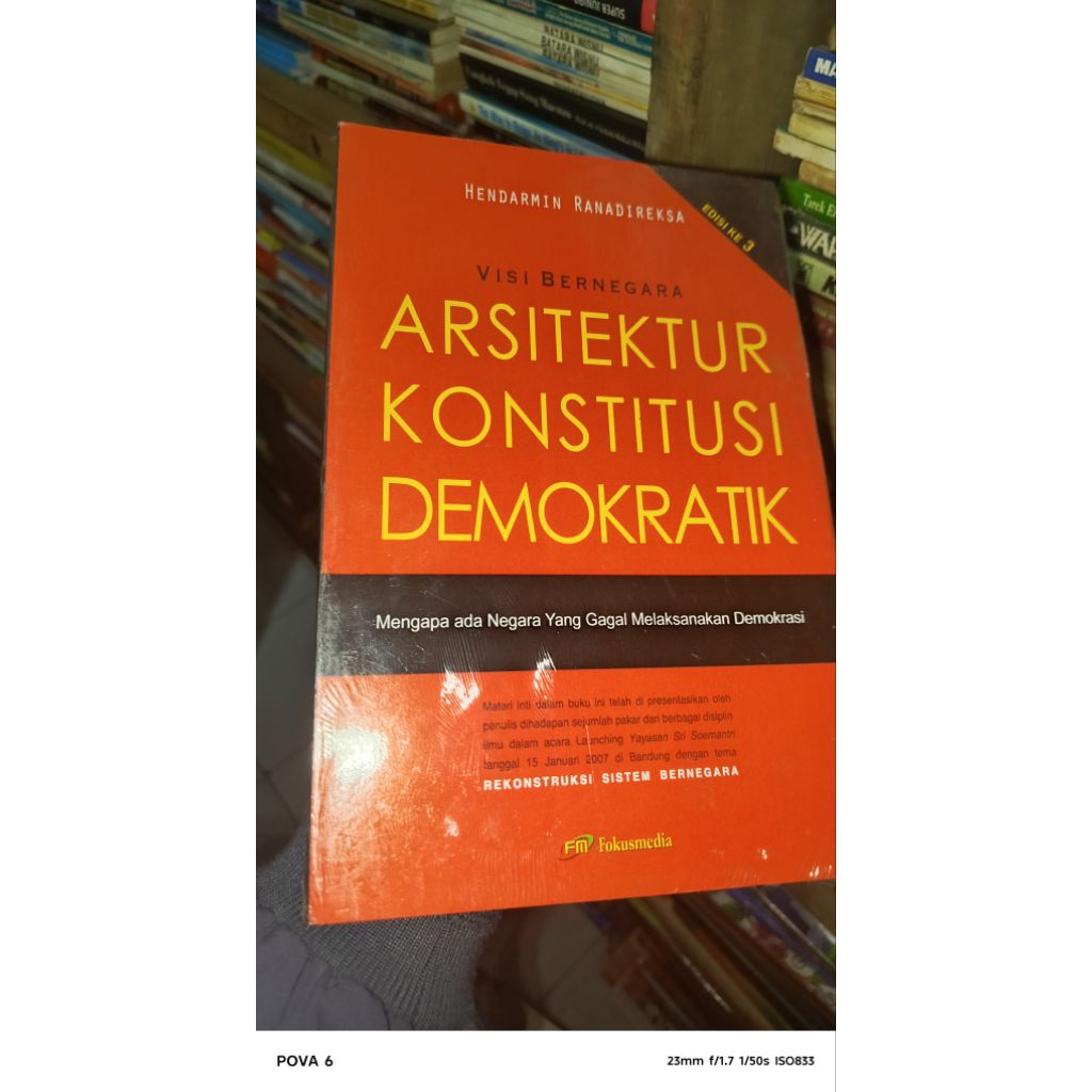ARSITEKTUR KONSTITUSI DEMOKRATIK