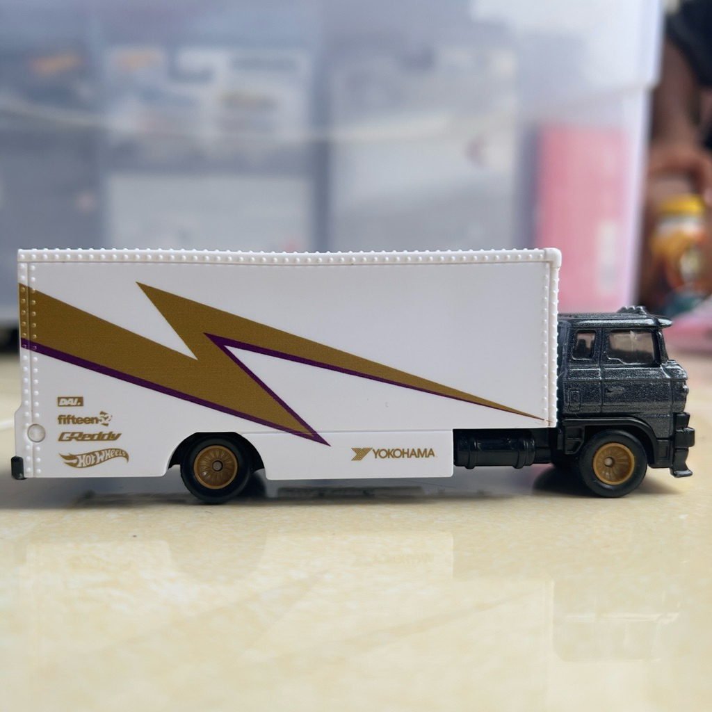 Hot Wheels Team Transport Truk Towing