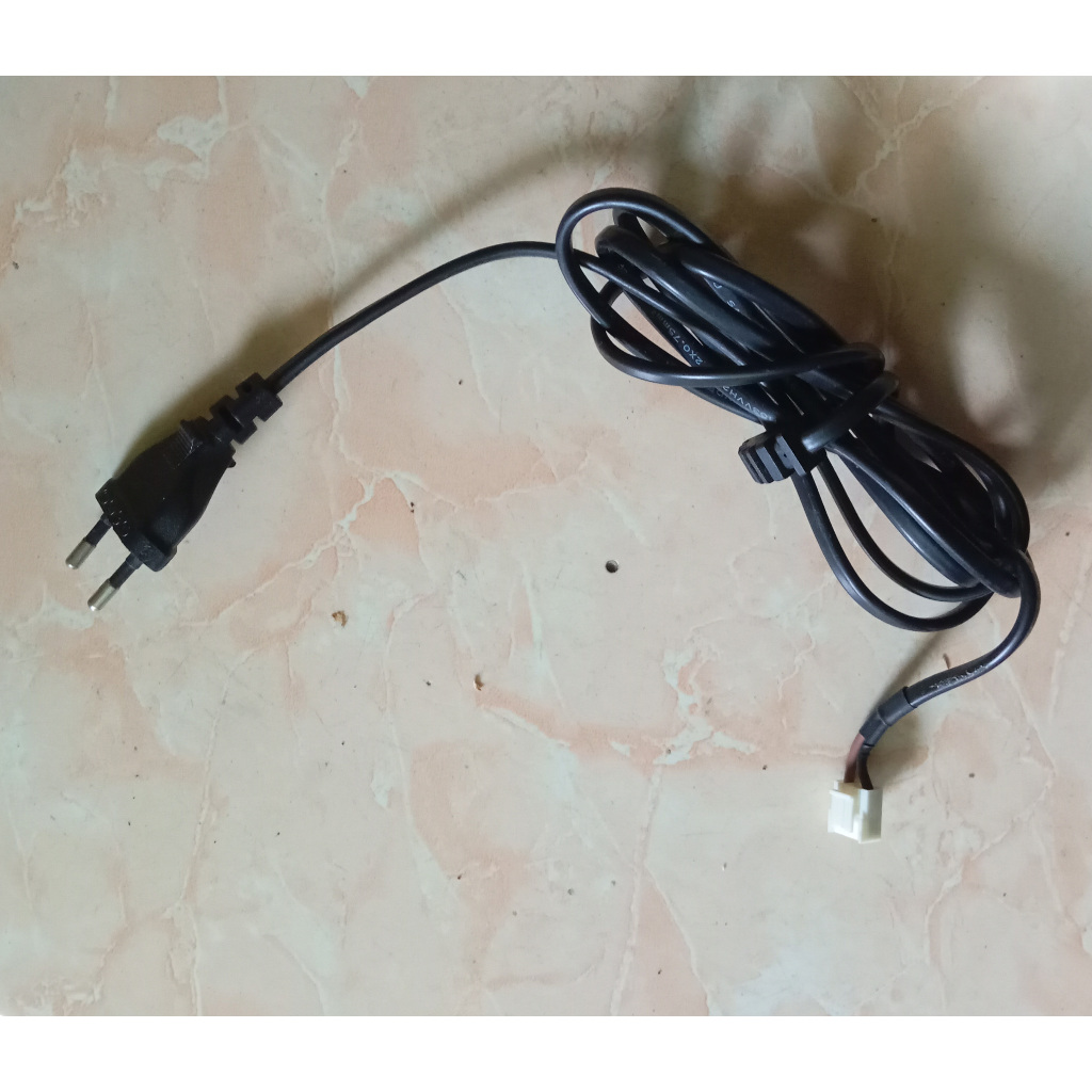 Kabel AC Listrik Untuk Perangkat Elektronik