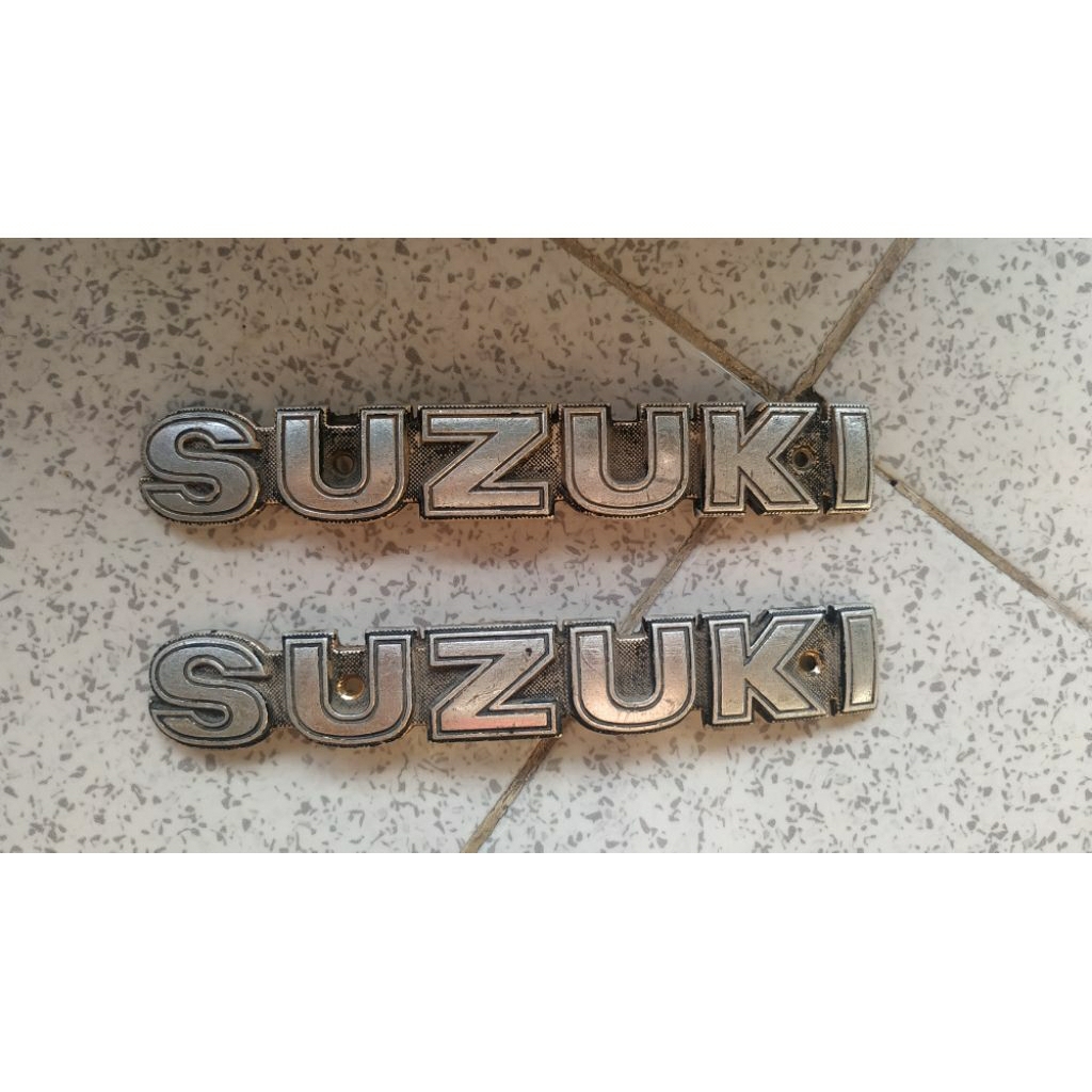 Emblem tangki Suzuki A100