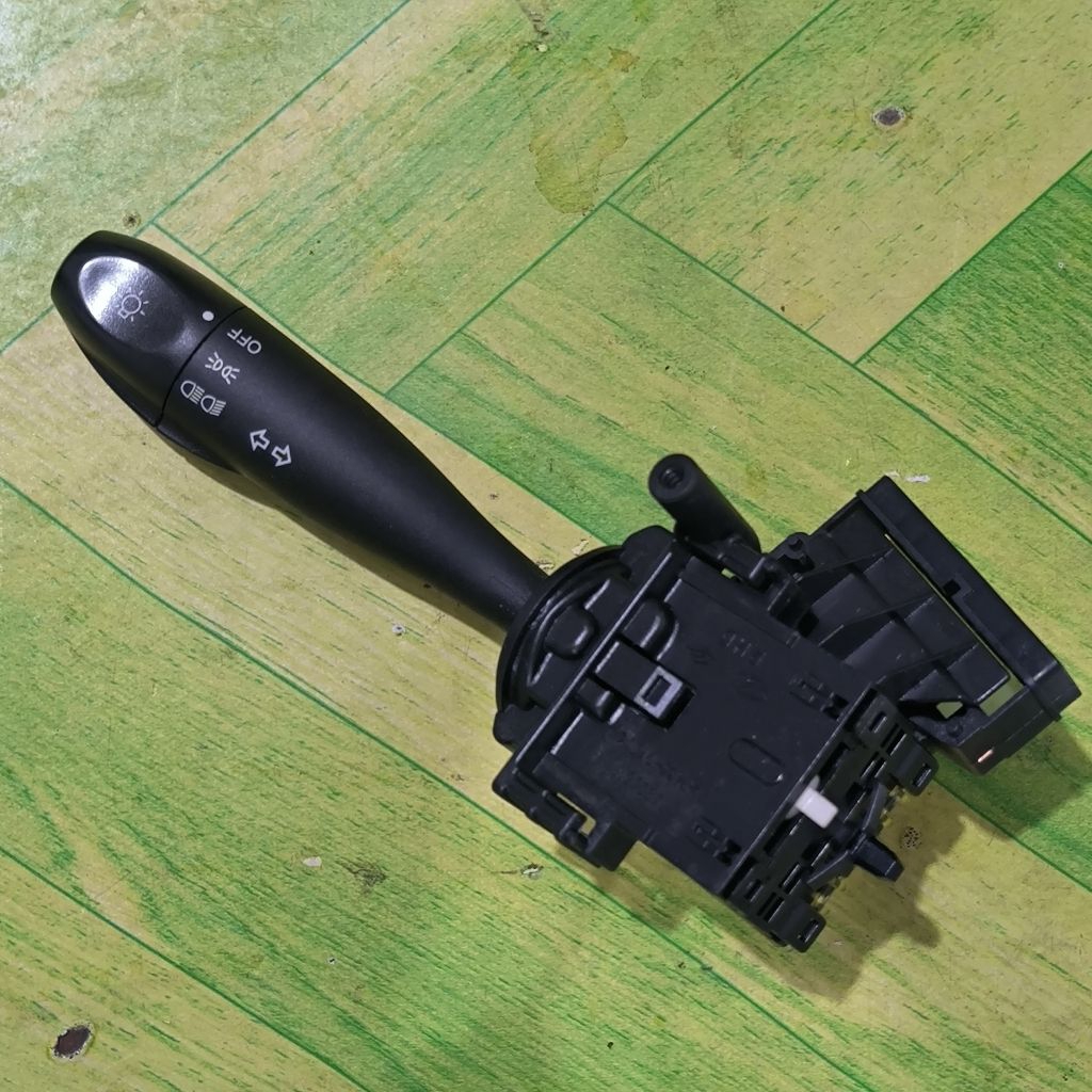 tuas switch stalk lampu hyundai getz