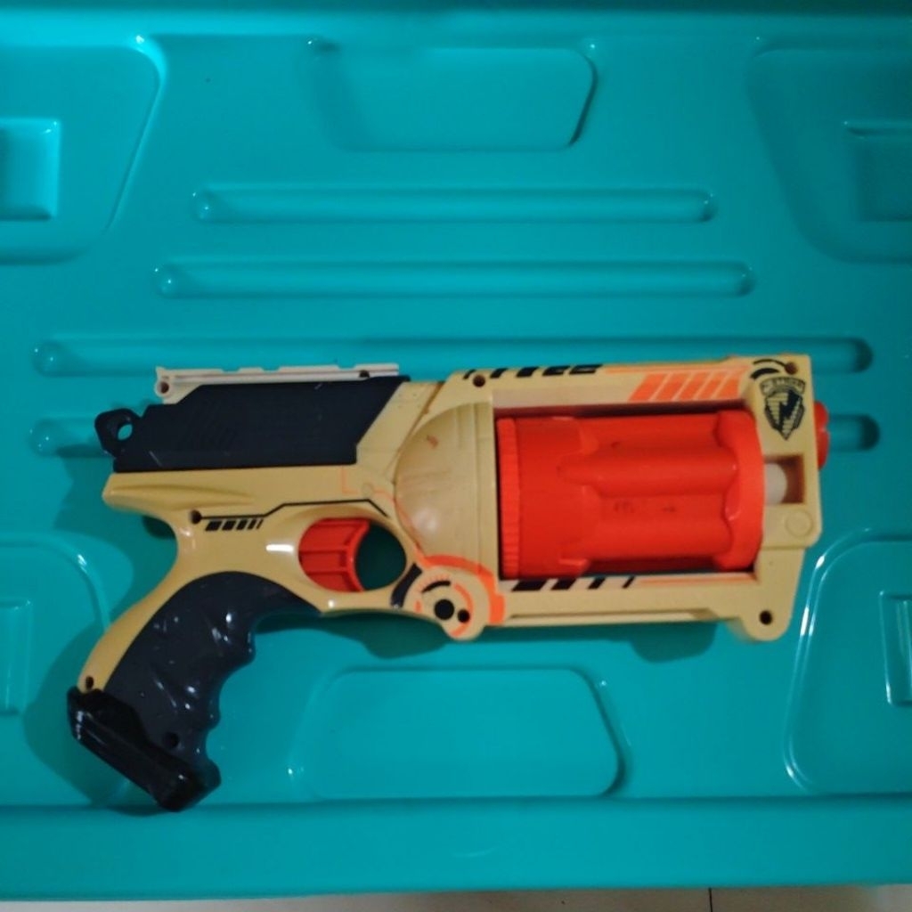 Nerf N-Strike Maverick REV-6 putih