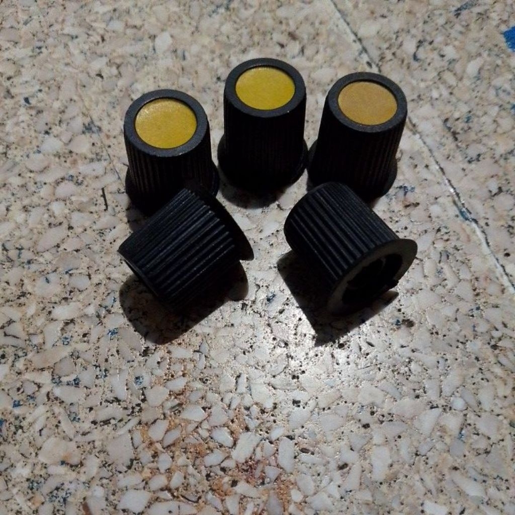 knop potensio bahan plastik