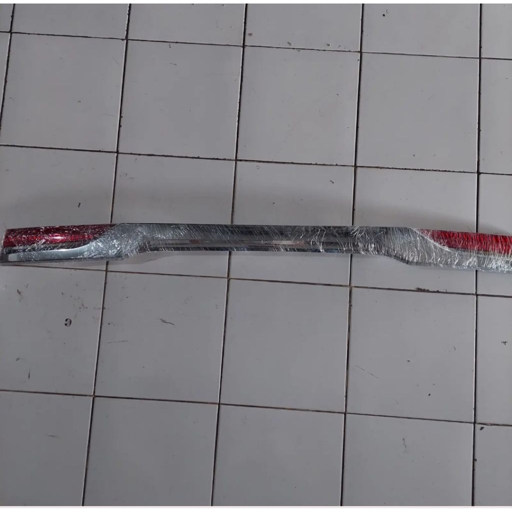 trunklid innova 2013-2015 dengan reflektor