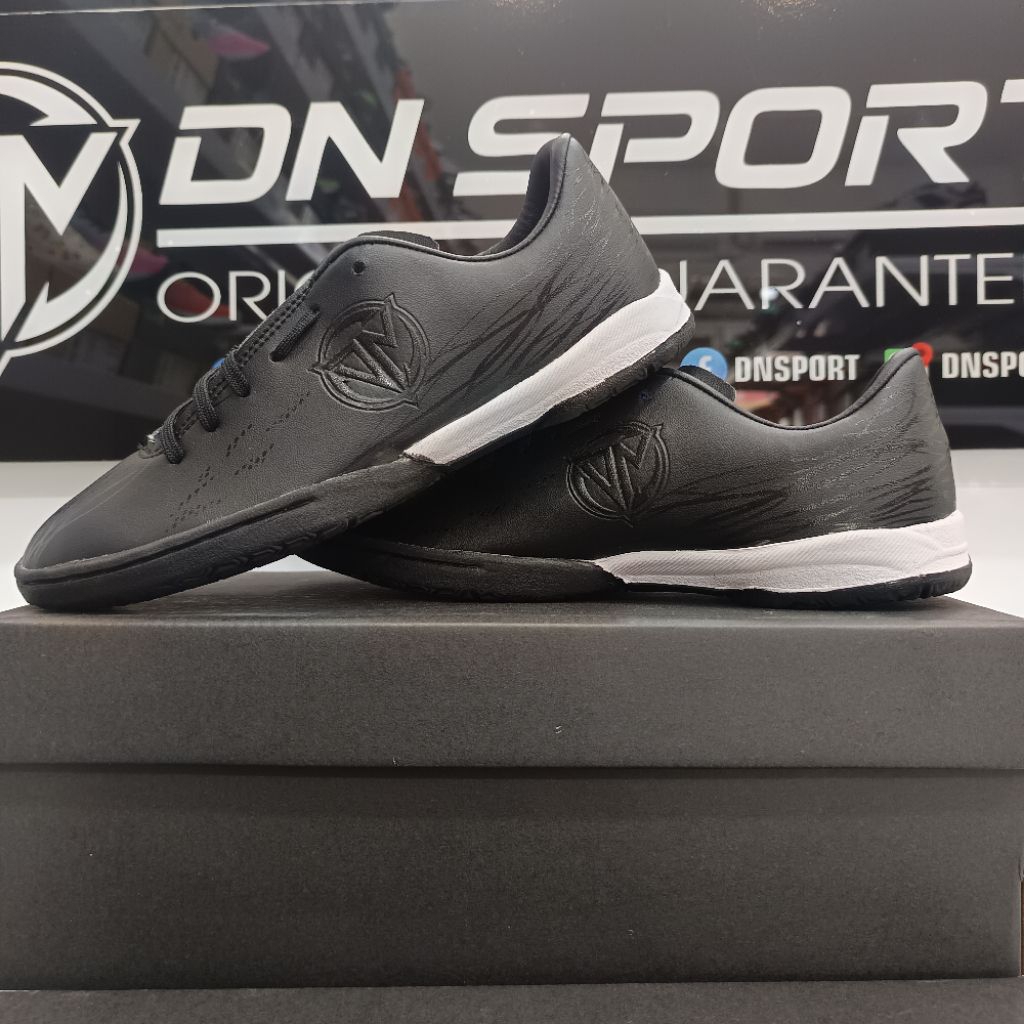 DNSPORT (ORIGINAL GUARANTEED) DN SOCCER FUTSAL KIDS SEPATU FUTSAL  FULL BLACK JUNIOR