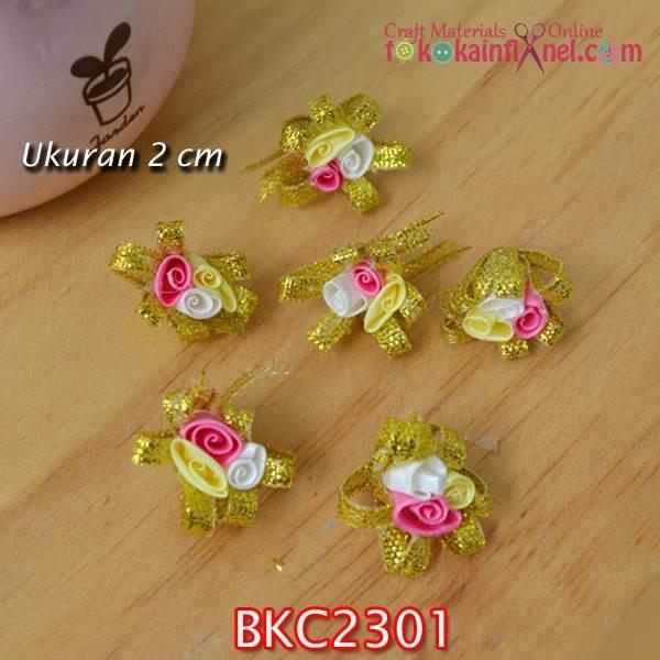BKC3201 Bunga Pita Kecil Kuntum 3 Emas uk 2cm (Per Satuan)