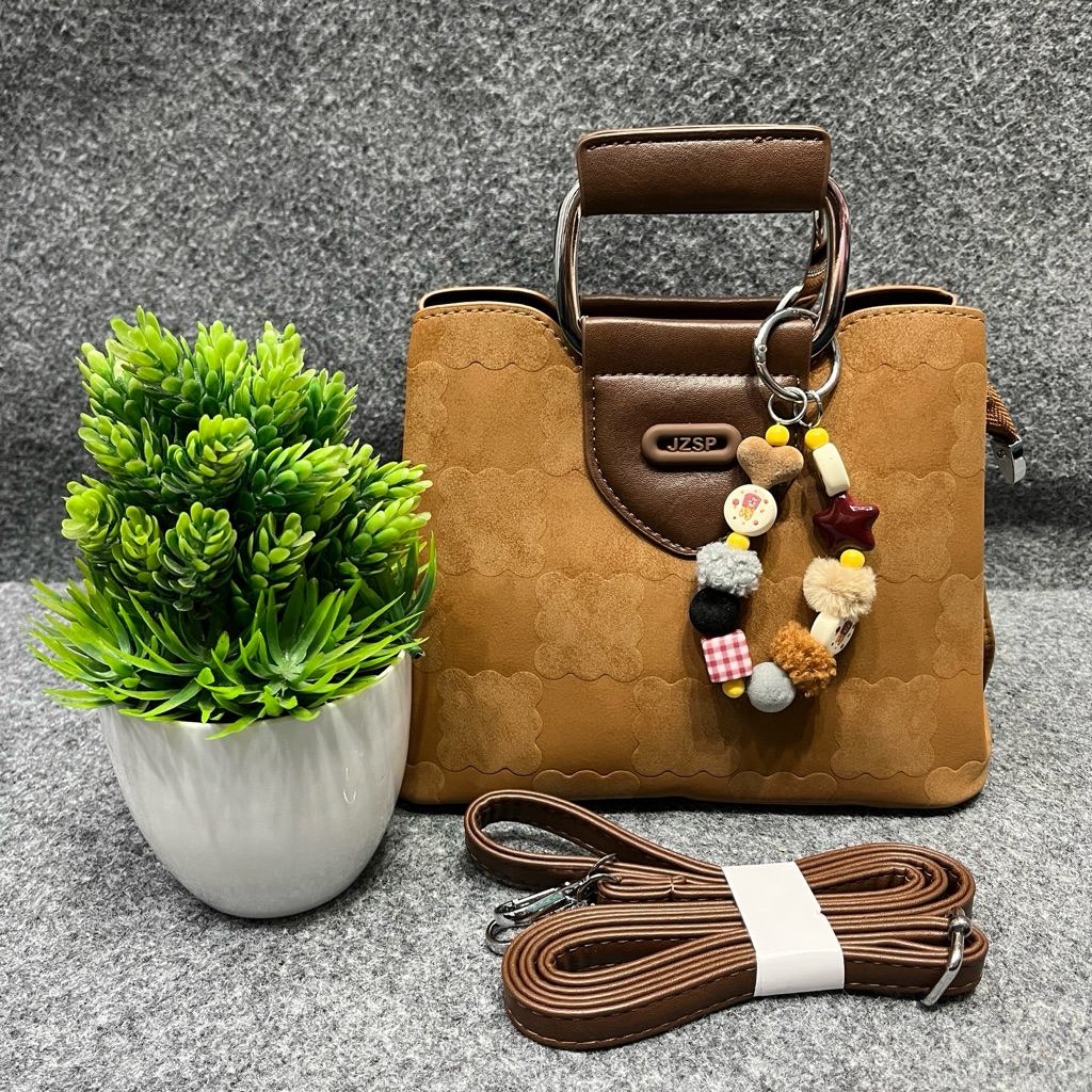 JZSP Signature Handbag – Tas Wanita Eksklusif dengan Aksen Wavy Texture & Gantungan Manik Retro