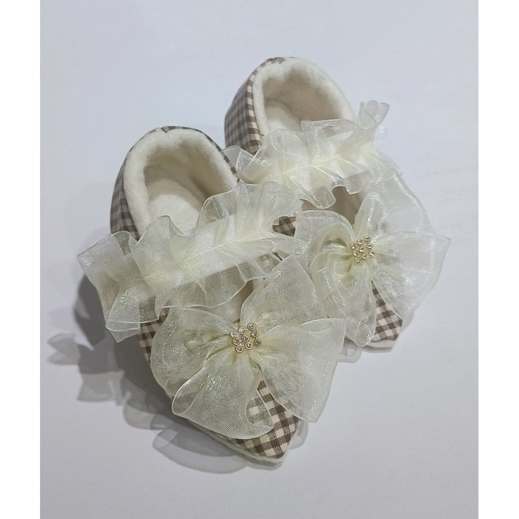 Sepatu bayi perempuan motif kotak coklat