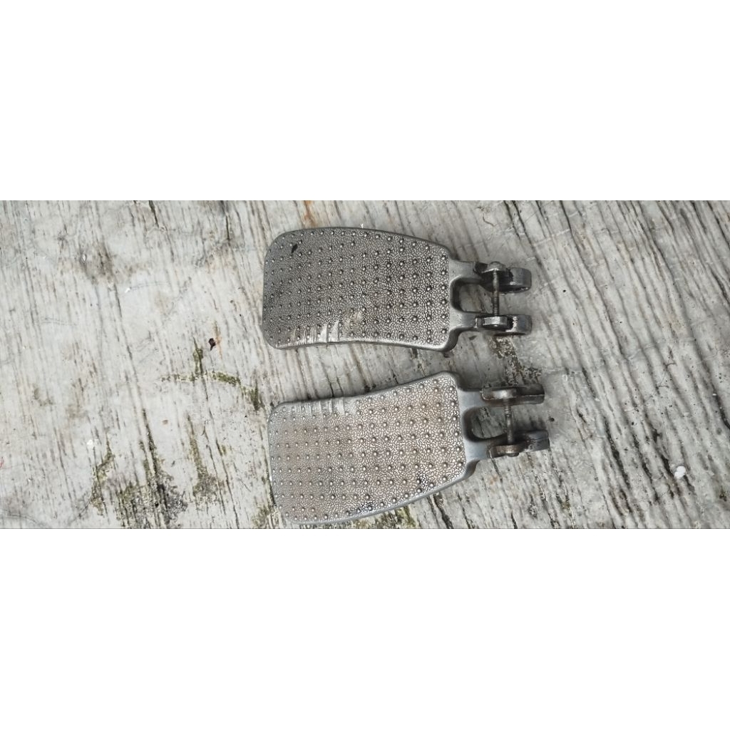 pijakan kaki skuter injak