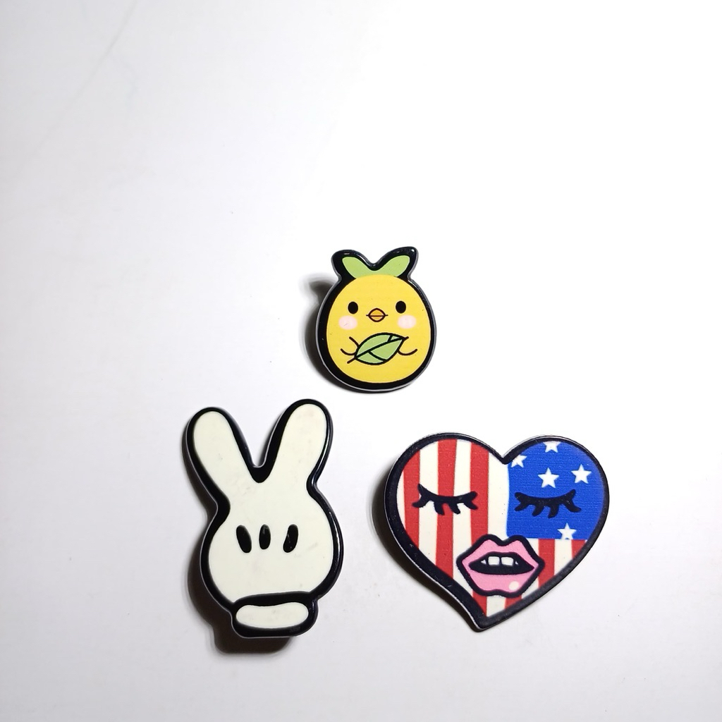 Pin Enamel/ Akrilik Karakter Lucu
