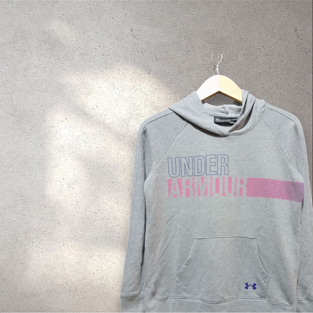 Hoodie       *             n              d        E              r              *                 R