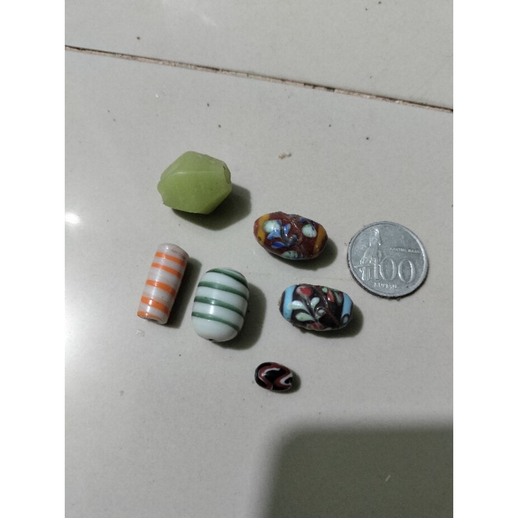 Manik manik antik dayak temuan 6 pcs