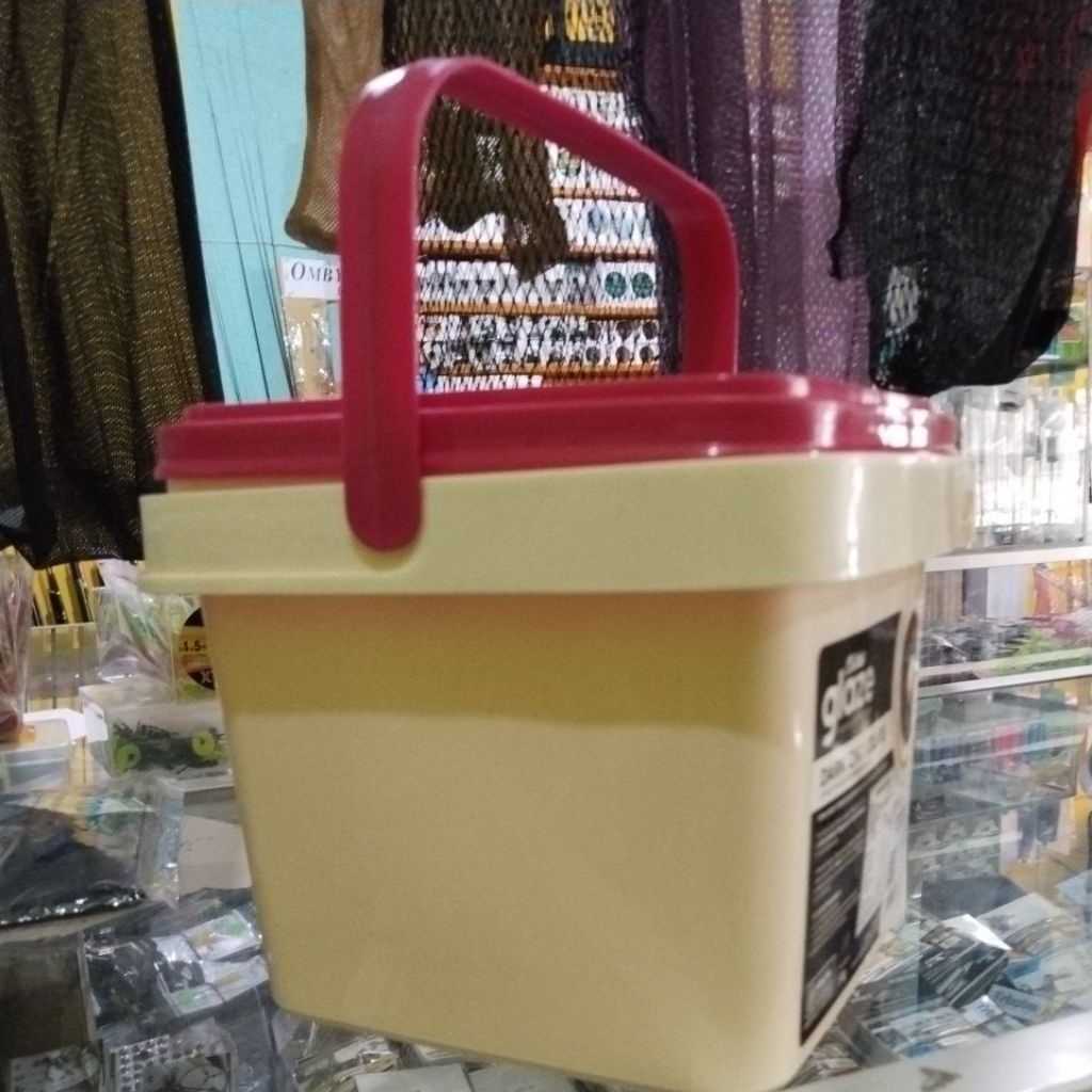 ember kotak ember mancing