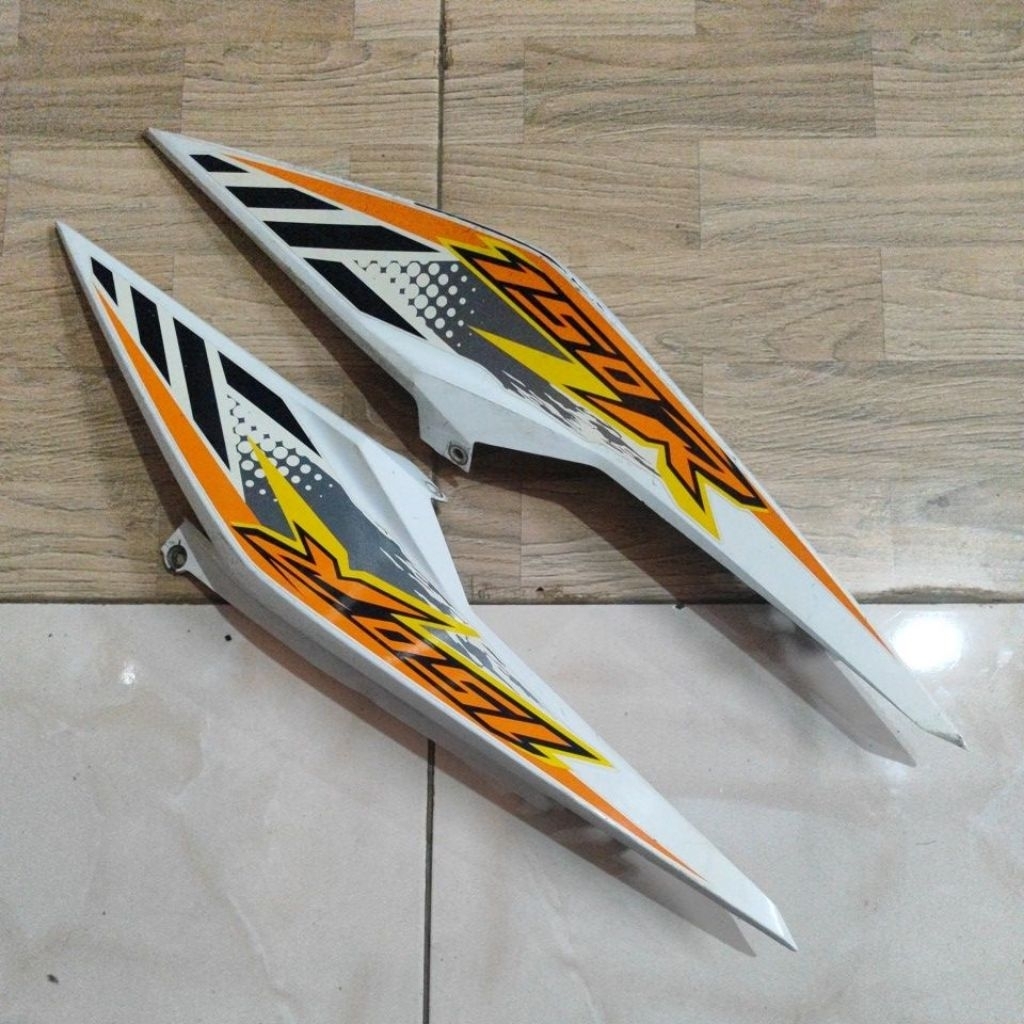 Cover Body Samping Belakang set HONDA SONIC original K56