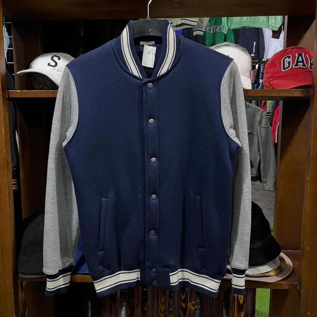 jaket varsity GU tebal polos size L casual bagus murah