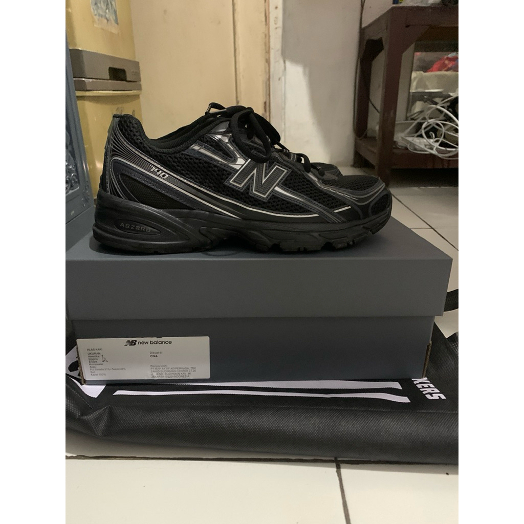 new balance 740