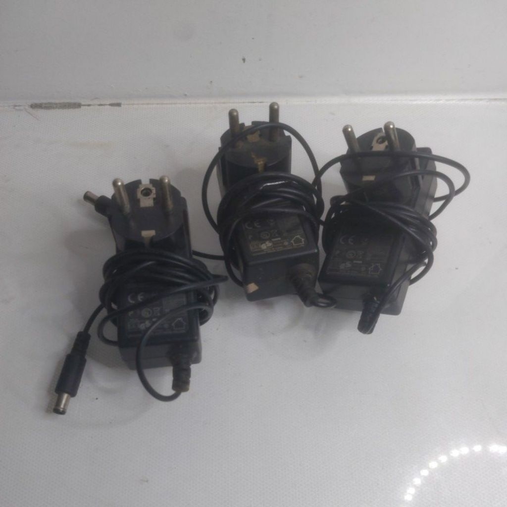 ADAPTOR MONITOR LG 19V BEKAS COPOTAN MONITOR