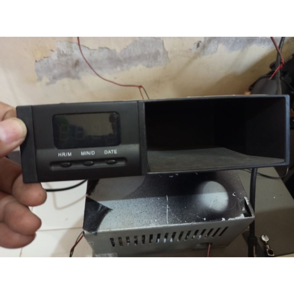 laci jam digital dasboar tape mobil universal