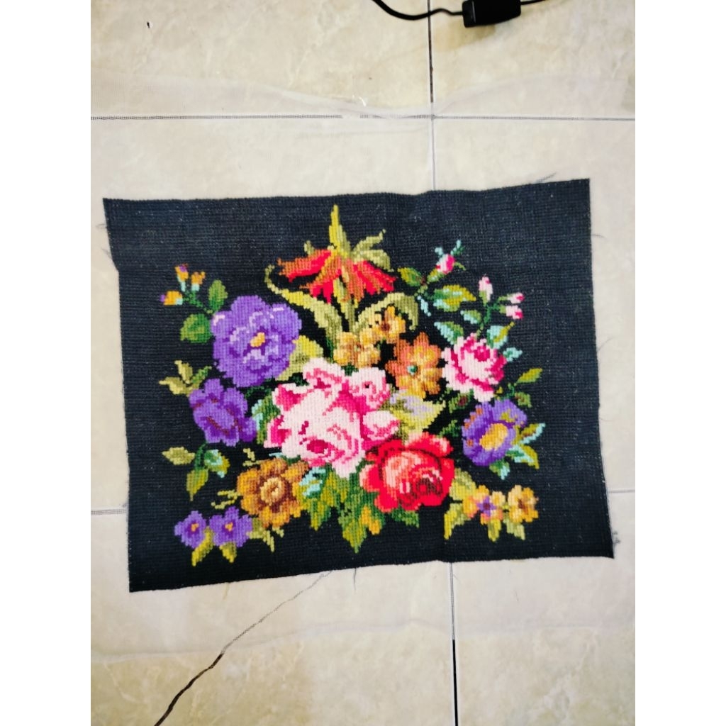 Kristik Sulam sudah Jadi gambar Bunga Ukuran (50cm x 55cm) tanpa BINGKAI Only Kain Sulam