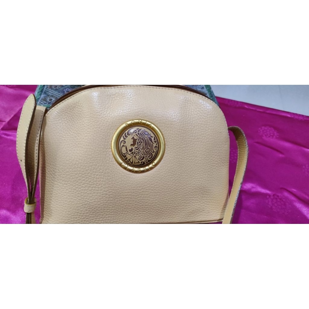 Sling Bucket Classic Bonia