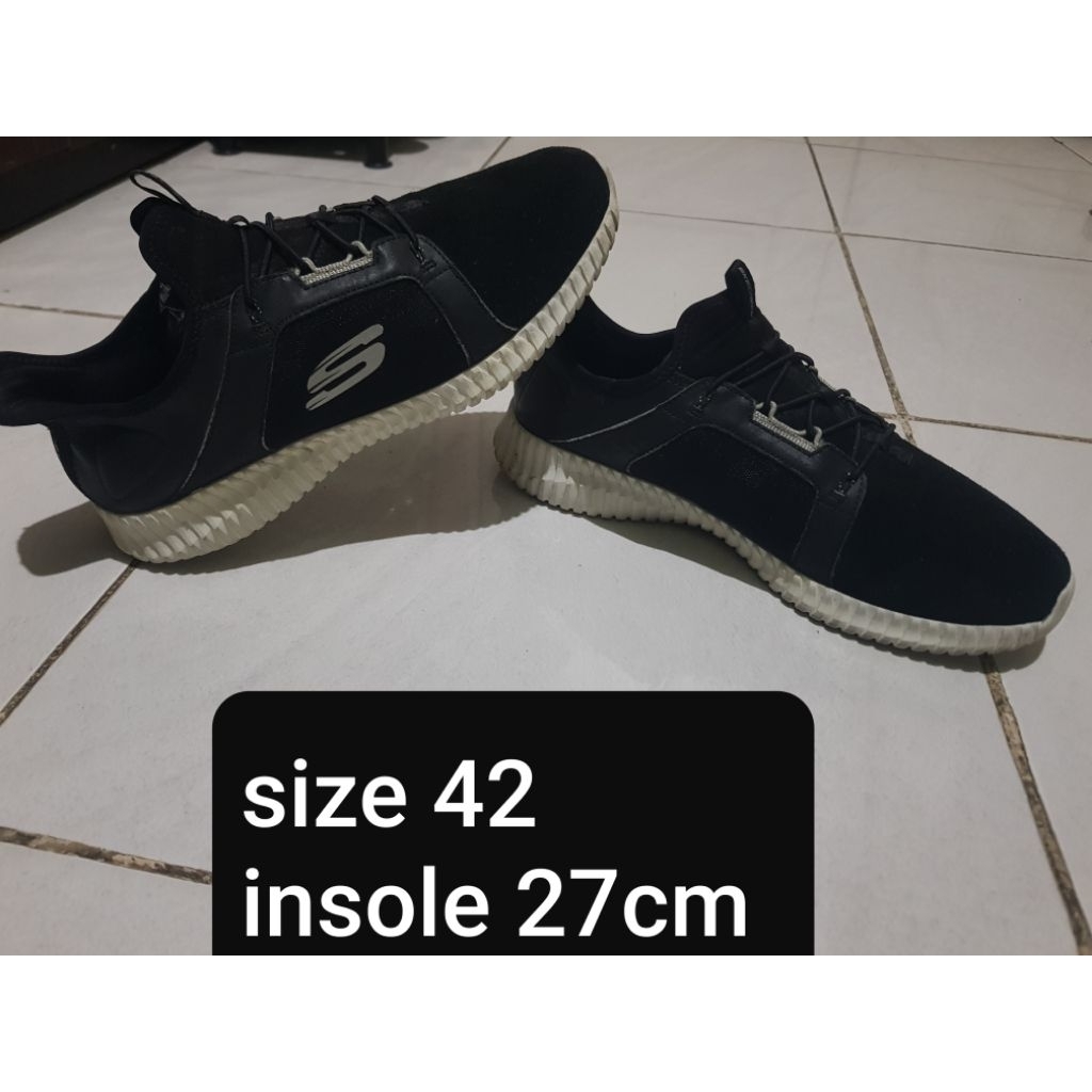 sepatu running SKECHERS