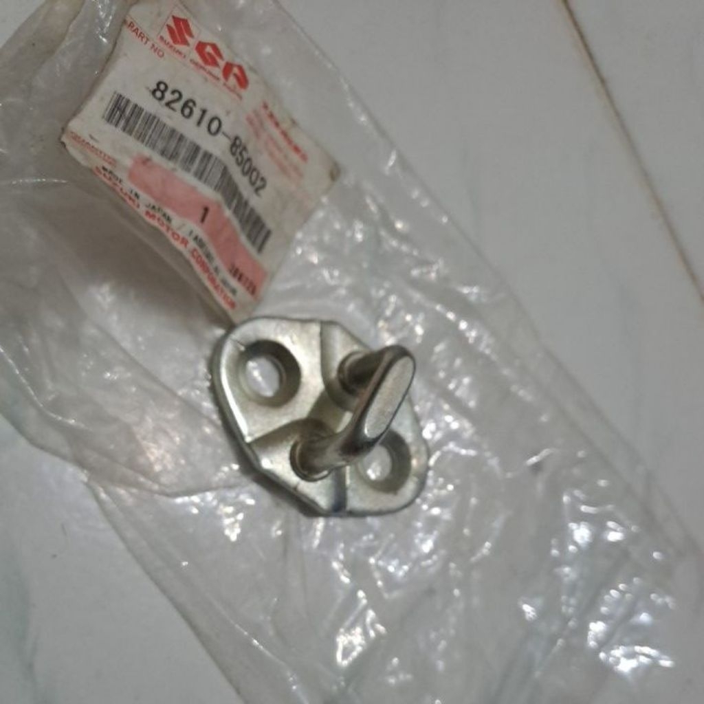 Striker Door Lock Pengait Pintu Mobil L300 - Material Tebal dan Kuat, Mudah Dipasang, Untuk Jimny/ K