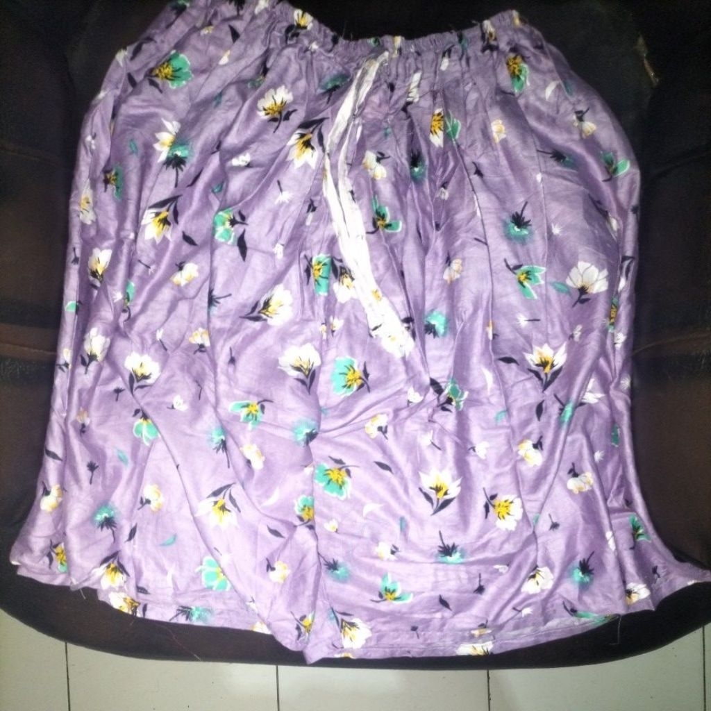 Celana Kolor Motif bunga warna ungu satin