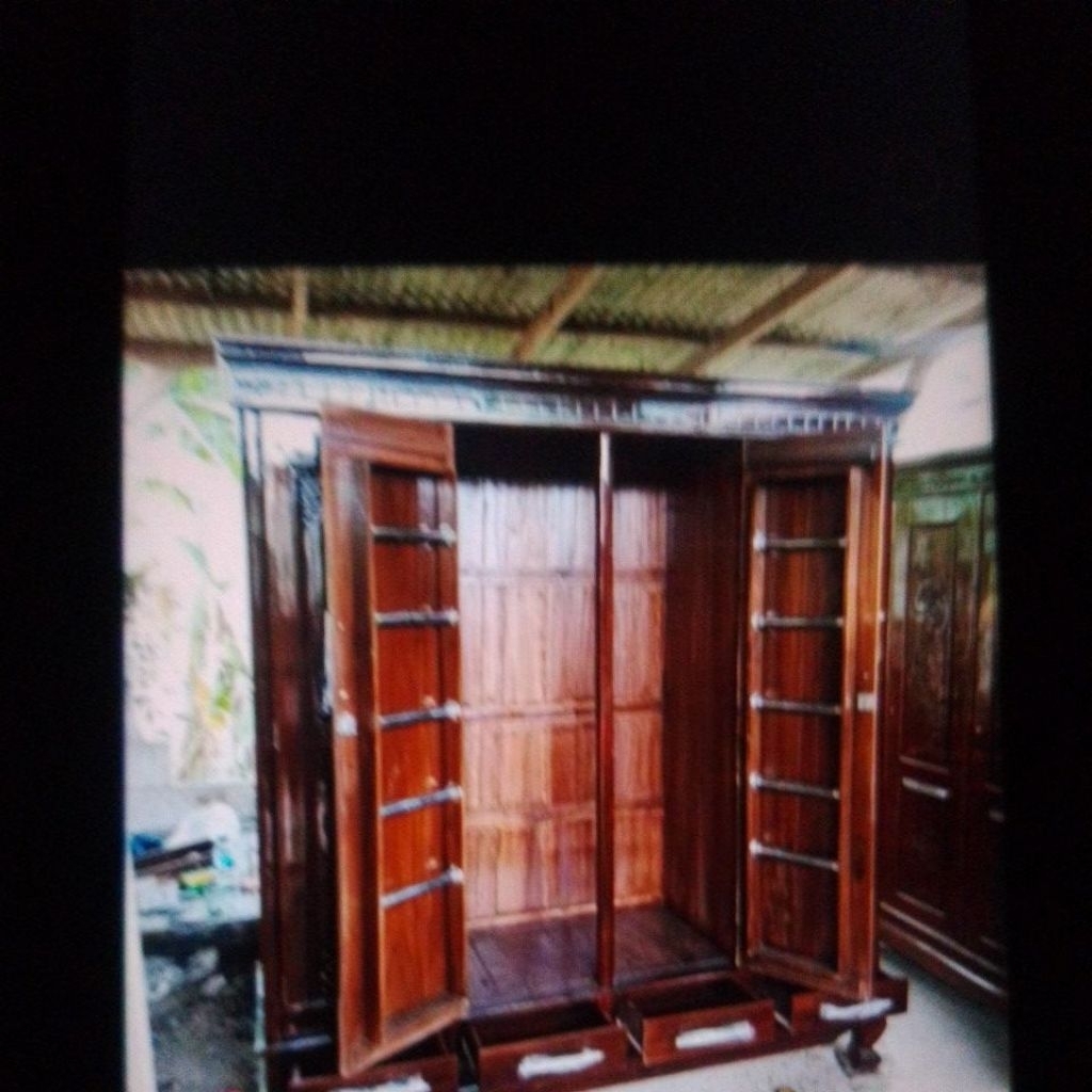 Lemari 3 Pintu