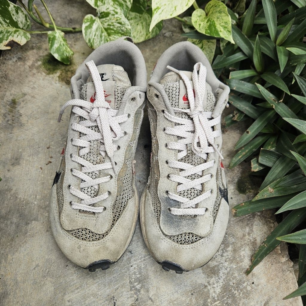 sepatu sneakers second nk sacai size 42(26,5cm)