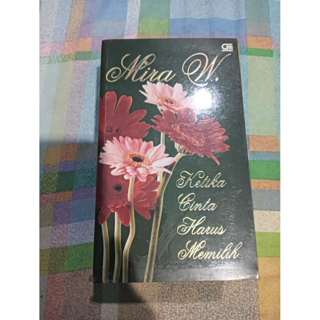 Ketika Cinta Harus Memilih Author: Mira