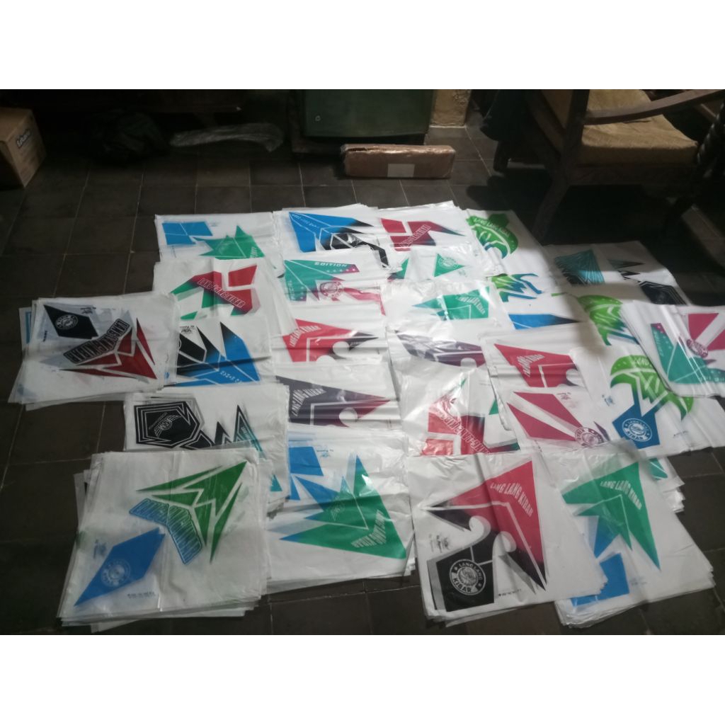 kertas layangan SUKOI 2 warna gradasi