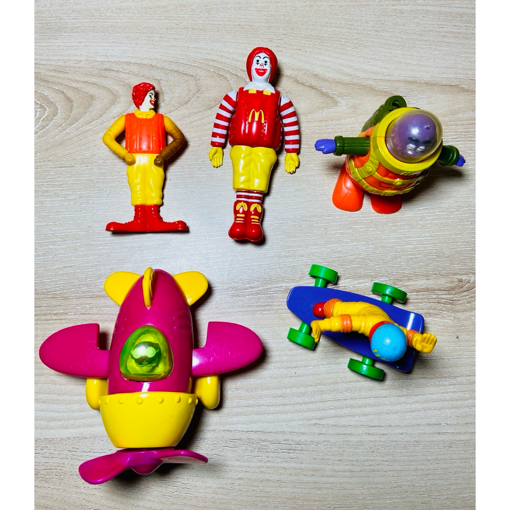 Figure MC donal tahun 2004 dan 1999