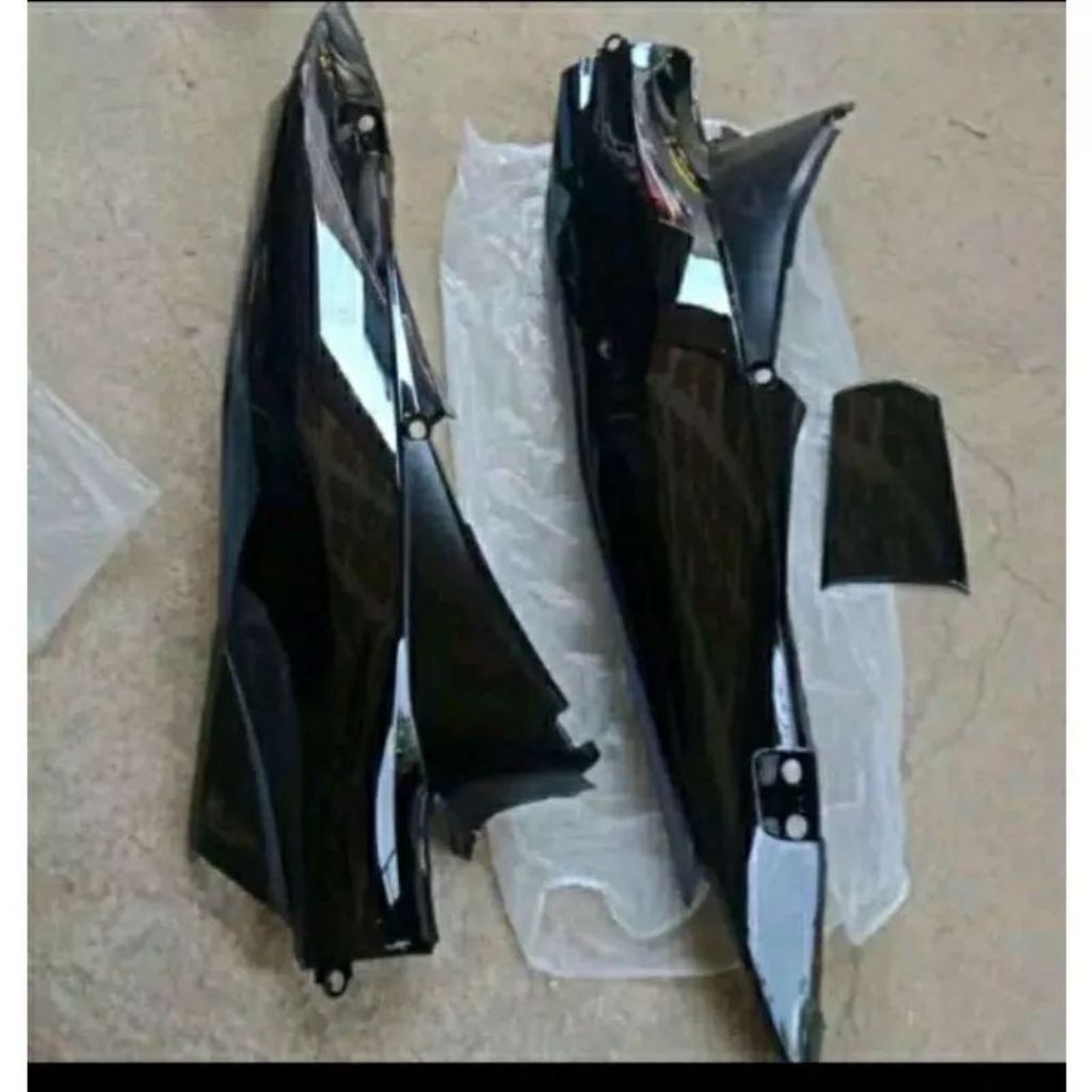 Cover Body Bodi Belakang Karisma X 125 Karisma D Warna Hitam Set Kanan Kiri