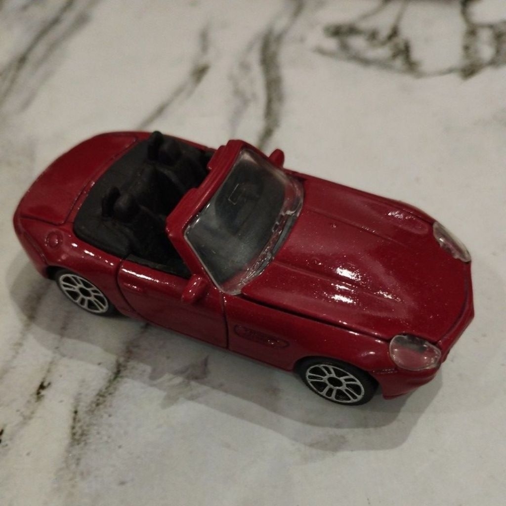 Loose Majorette BMW Z8 merah spion muncul
