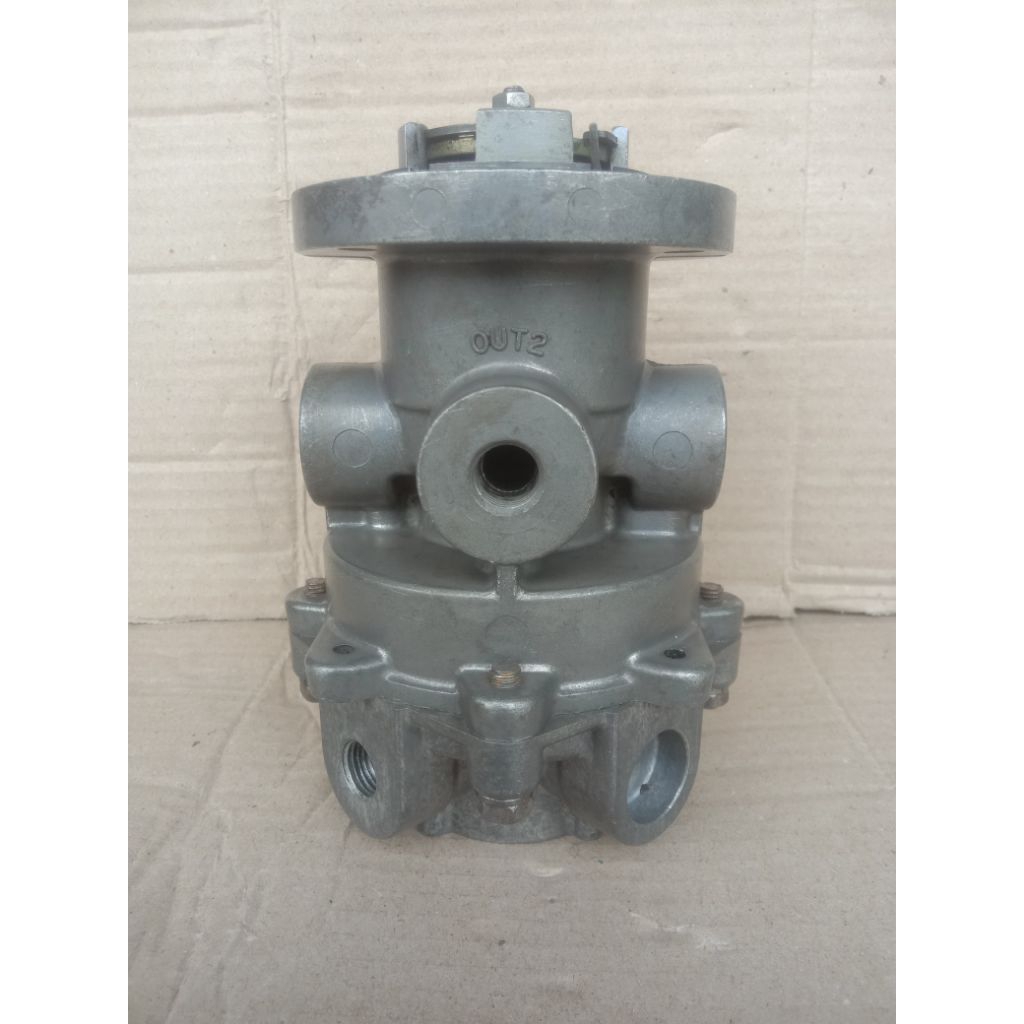 241-04216 / Foot Pump Valve / Foot Brake Valve / NISSAN