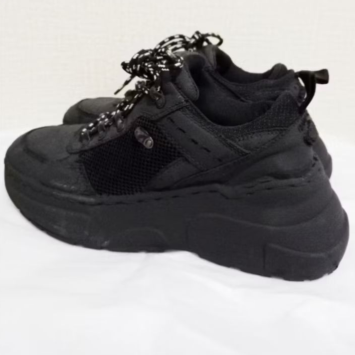 PRELOVED SEPATU PLATFORM / SNEAKERS WANITA STRADIVARIUS SIZE 37