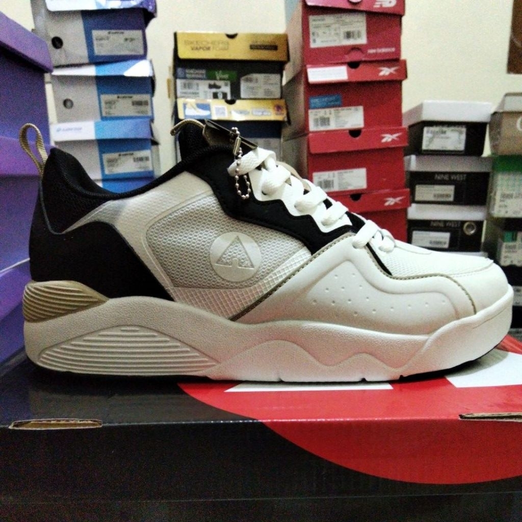 Sepatu olahraga pria Airwalk clove size 43