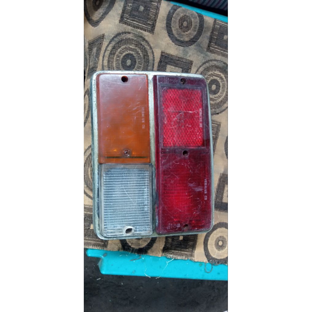 Lampu Belakang Kanan Fiat 132 Gls Bekas Minus Baut Mika