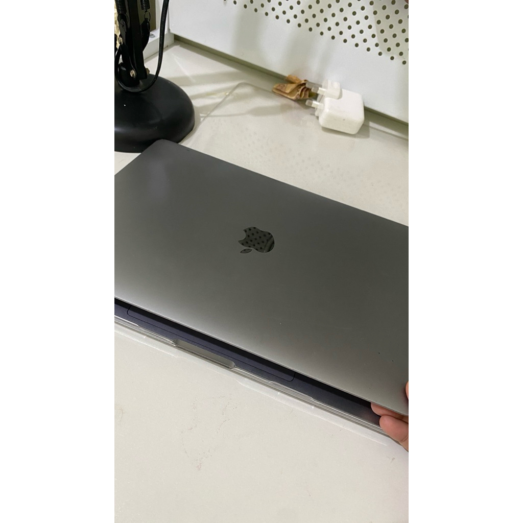 Macbook Pro touchbar 2019  8/256