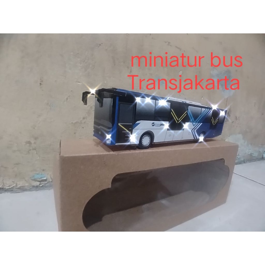 miniatur bus Transjakarta
