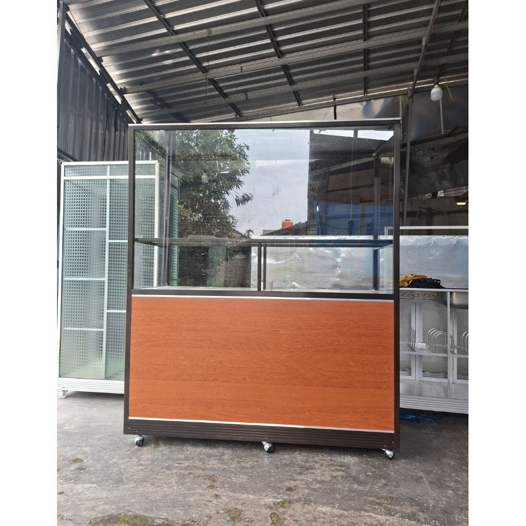 Etalase warung makan